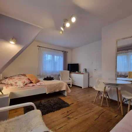 Bed & Breakfast Marta - Goscinne Z Parkingiem, Aneksem Kuchennym, Grillem I Paleniskiem, Piekny Widok Na Karkonosze, Blisko Szlakow