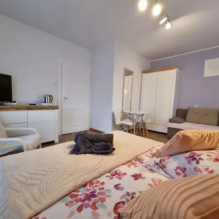 Marta - Goscinne Z Parkingiem, Aneksem Kuchennym, Grillem I Paleniskiem, Piekny Widok Na Karkonosze, Blisko Szlakow Bed & Breakfast