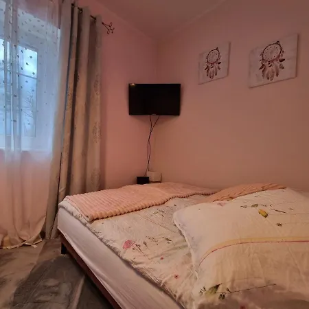 Bed & Breakfast Marta - Goscinne Z Parkingiem, Aneksem Kuchennym, Grillem I Paleniskiem, Piekny Widok Na Karkonosze, Blisko Szlakow Szklarska Poreba