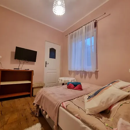 Marta - Goscinne Z Parkingiem, Aneksem Kuchennym, Grillem I Paleniskiem, Piekny Widok Na Karkonosze, Blisko Szlakow Bed & Breakfast *